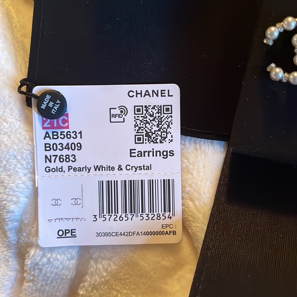 CHANEL Stud Earrings AUTHENTIC BRAND NEW - Picture 3 of 12